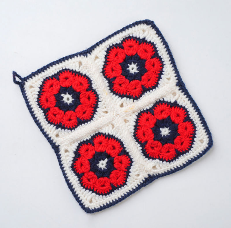 FLOWER ADORNED HEAT PLACEMAT